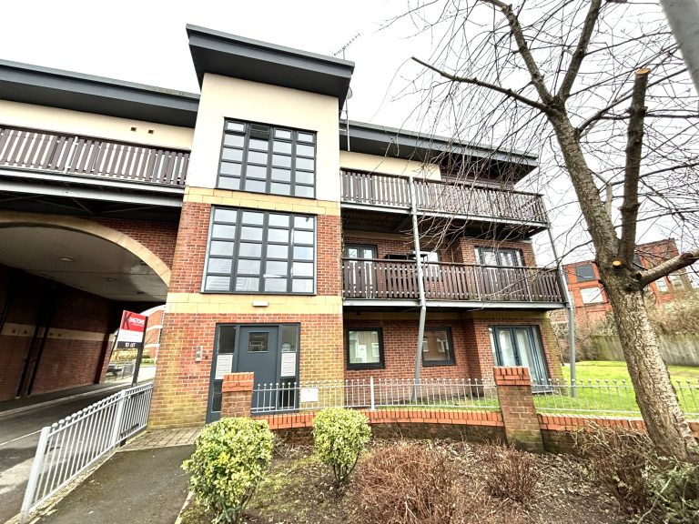 Canalside, Radcliffe, M26