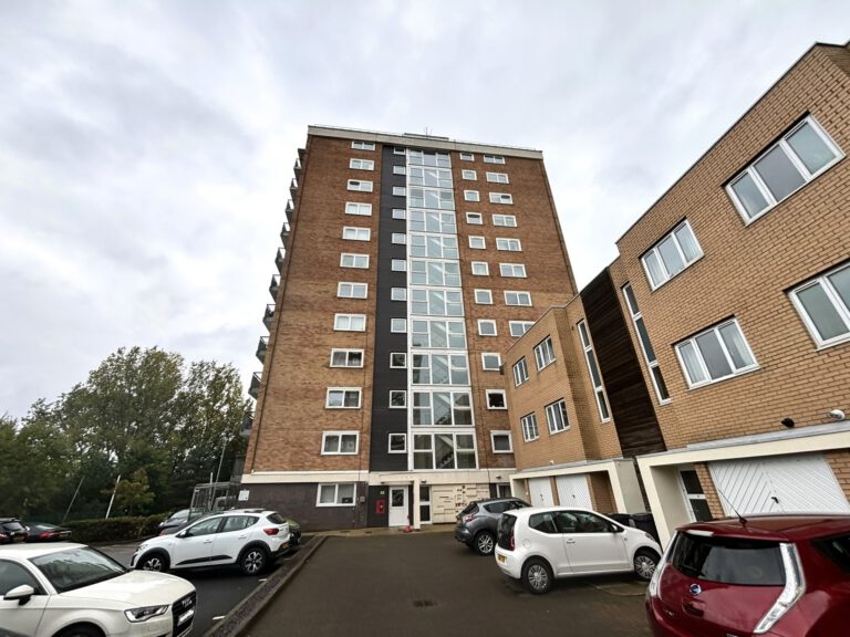 Lakeside Rise, Manchester, M9