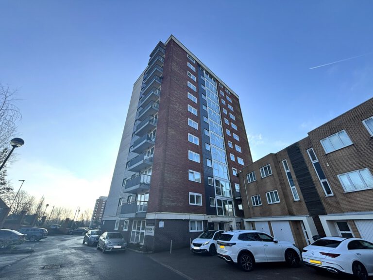 Lakeside Rise, Manchester, M9