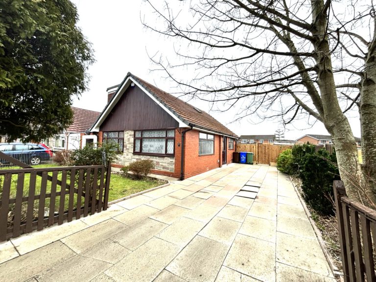 Pitt Street, Radcliffe, M26
