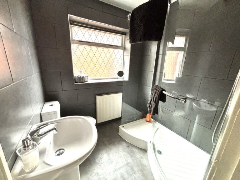 Pitt Street, Radcliffe, M26