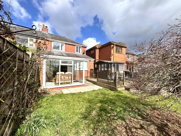 Ringley Road West, Radcliffe, M26
