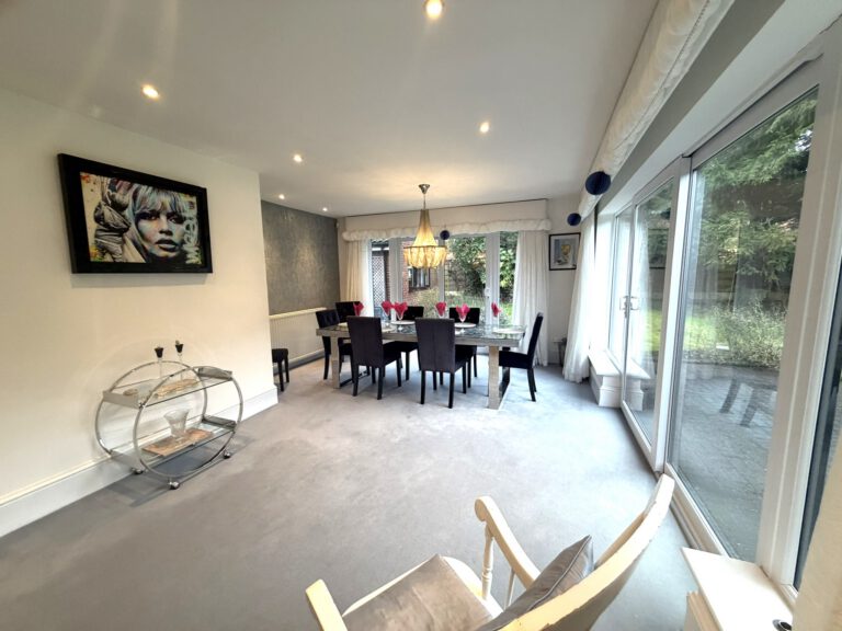 Avondale Road, Whitefield, M45