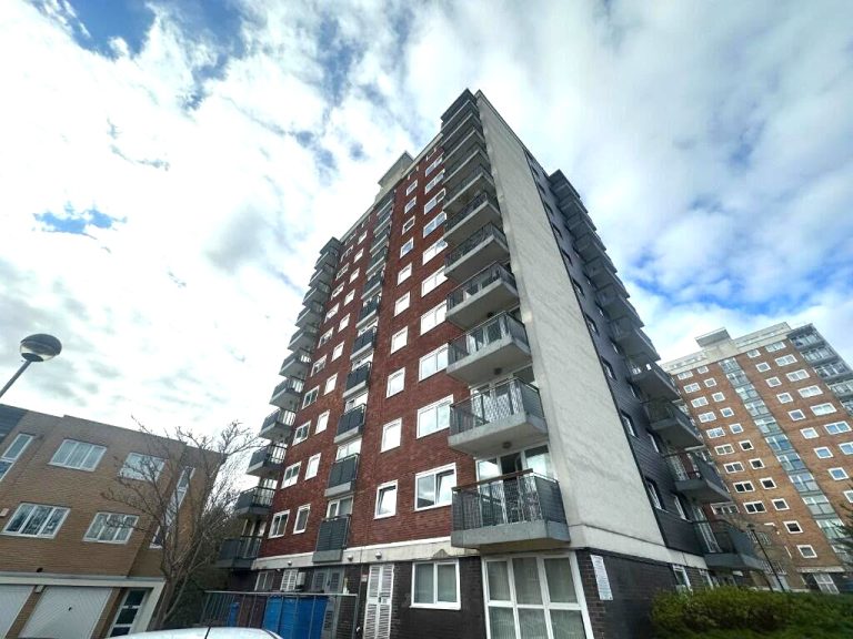 Lakeside Rise, Manchester, M9